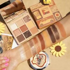 KARA Beauty Eyeshadow Pallet NEW Gorgous Fall Colors